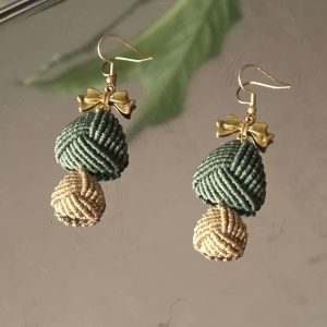 Διπλή Πυραμίδα – Σκουλαρίκια Μακραμε σε Λαδί & Χρυσό