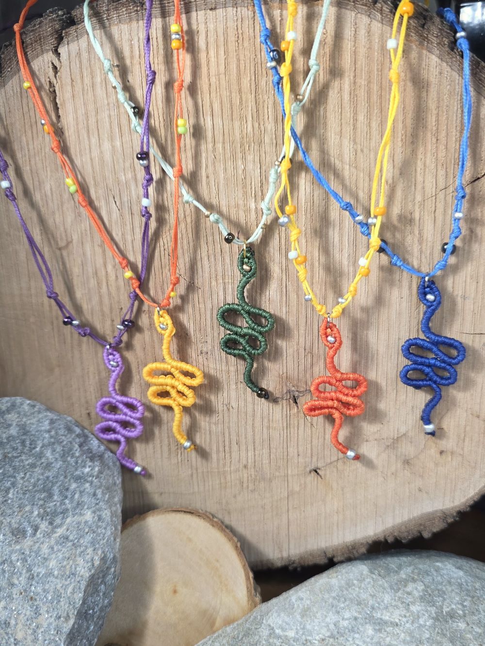 Μακραμε χειροποίητο κολιέ φίδι σε πολλά χρώματα - Image 2