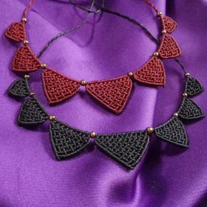 Geometric Charm-Χειροποίητο μακραμε κολιέ με τριγωνικά μοτίβα