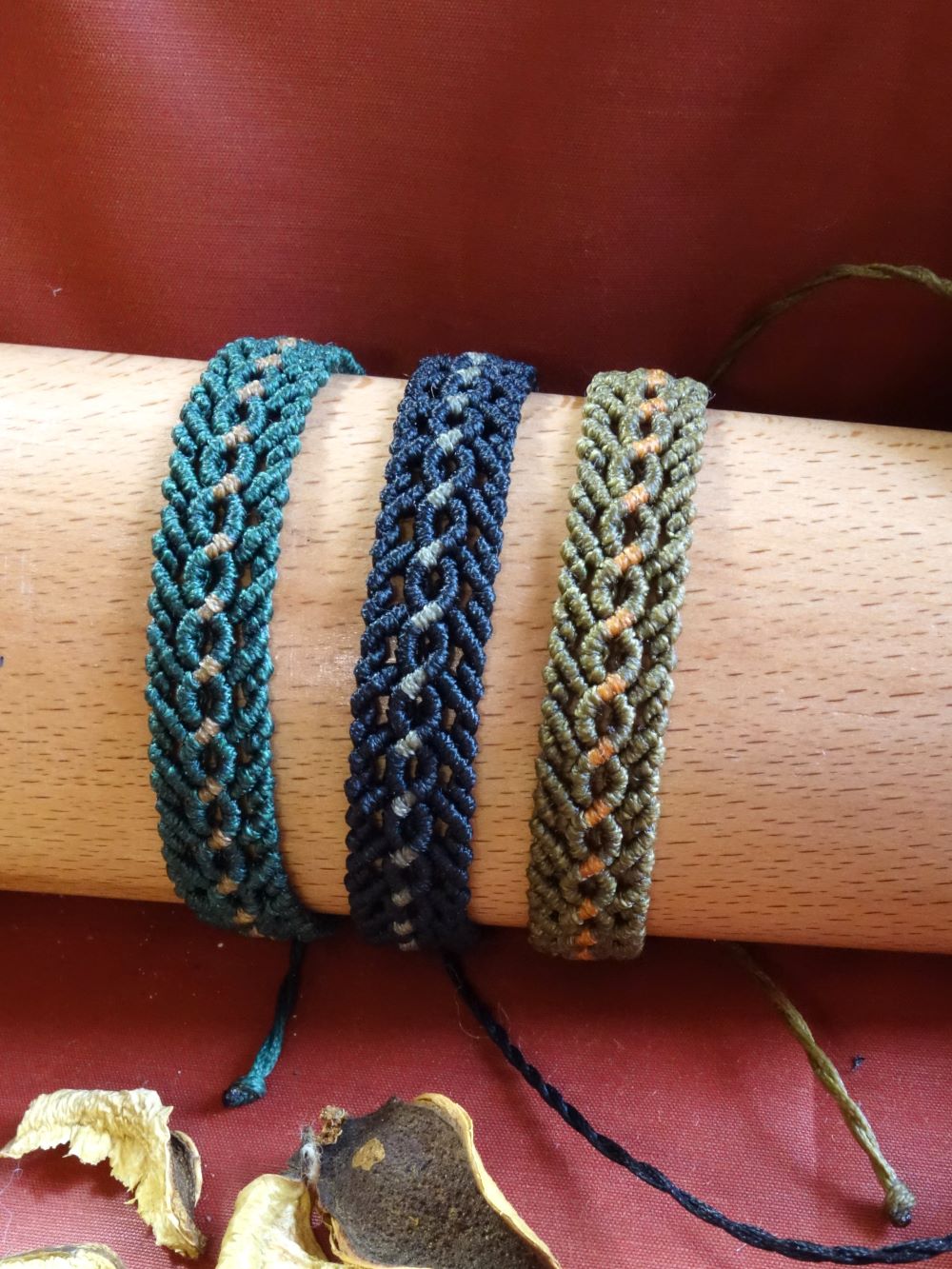 Χειροποίητο Μακραμέ Βραχιόλι Unisex – σε τρεις αποχρώσεις