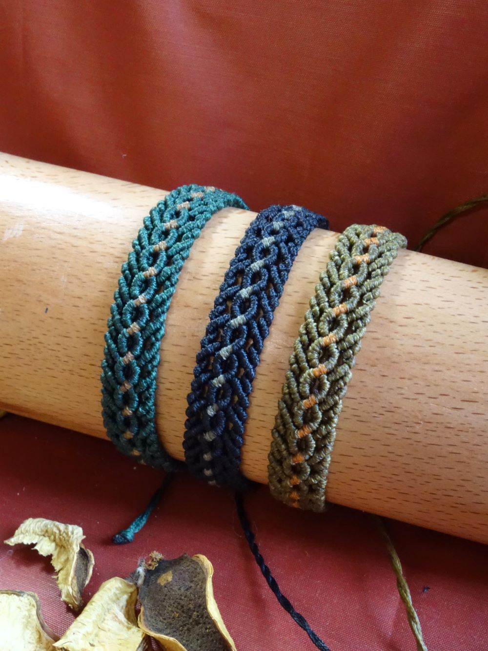 Χειροποίητο Μακραμέ Βραχιόλι Unisex – σε τρεις αποχρώσεις - Image 2