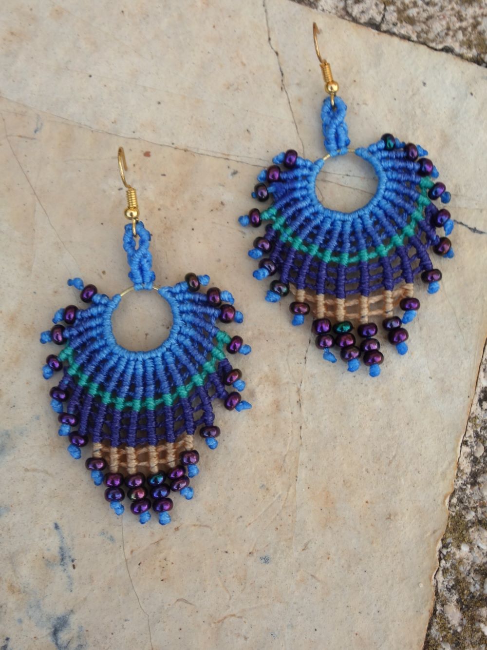 Χειροποίητα μακραμε σκουλαρίκια- παγώνι με χάντρες - Image 3