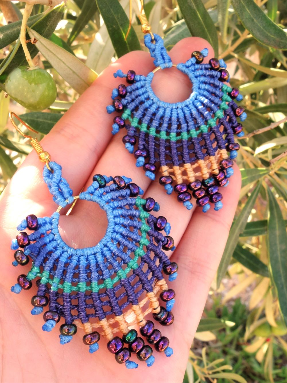 Χειροποίητα μακραμε σκουλαρίκια- παγώνι με χάντρες - Image 4