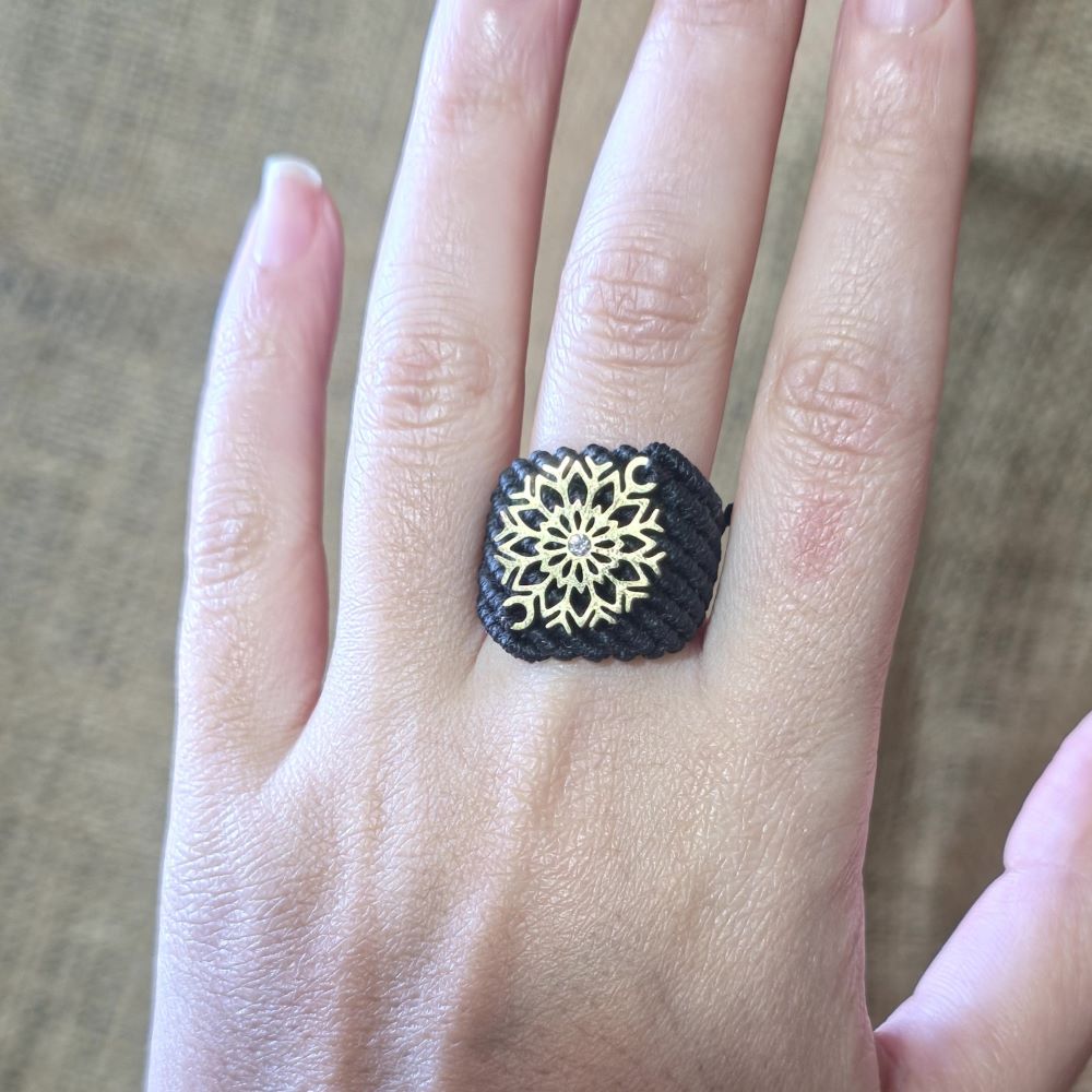 Frost Bloom – Μακραμε δαχτυλίδι με χιονονιφάδα - Image 2