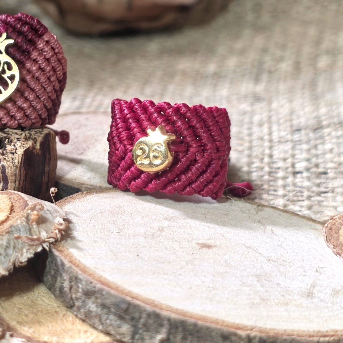 Lucky 26 – Μακραμε δαχτυλίδι με ατσάλινο ρόδι - Image 2