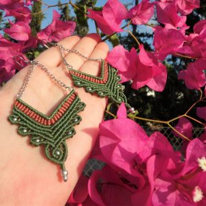 μακραμε σκουλαρίκια λαδί σομόν με ατσάλινη αλυσίδα και ασημί χάντρες