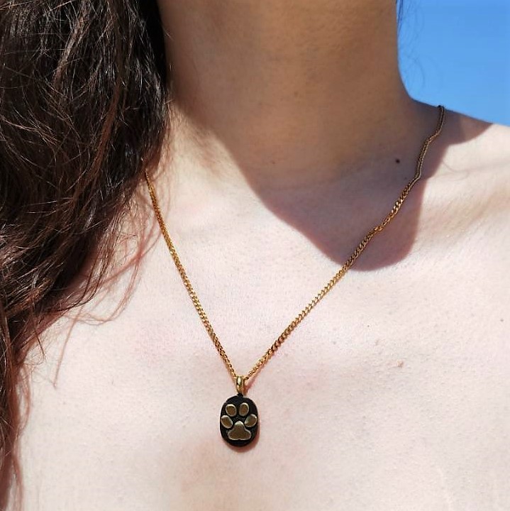 Golden Paw – Χειροποίητο κολιε από ορείχαλκο με πατουσάκι και πατίνα - Image 2