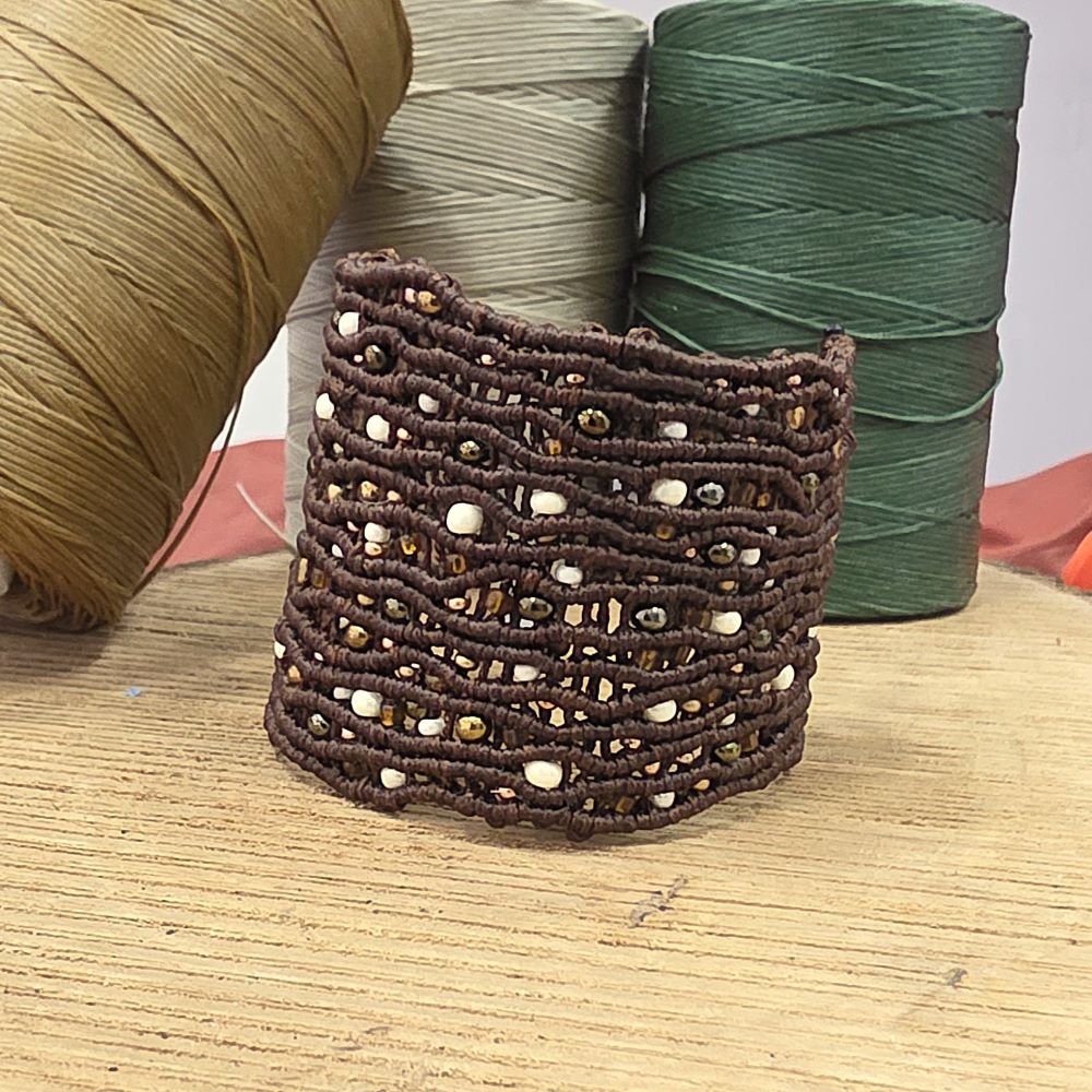 Honeyed Earth- Χειροποίητο μακραμε βραχιόλι σε αφηρημένη σύνθεση - Image 3