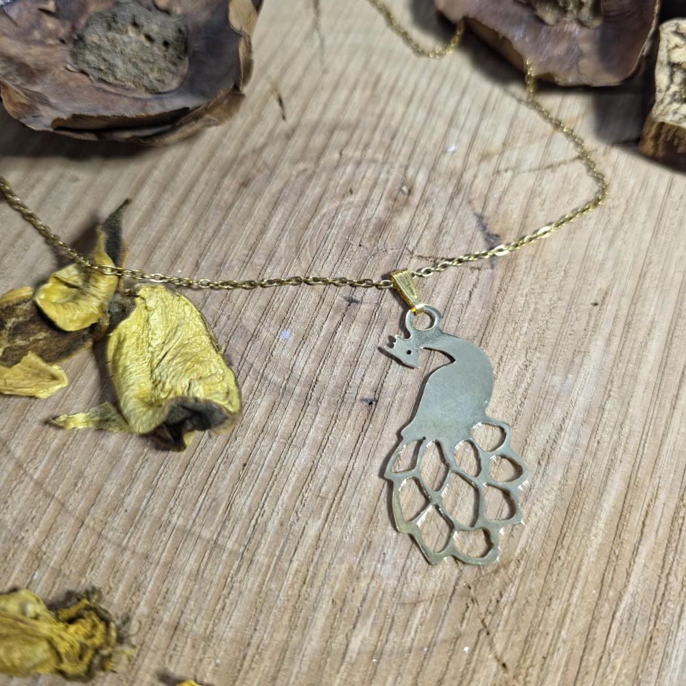 Golden Peacock Spirit – Χειροποίητο κολιέ παγώνι από ορείχαλκο - Image 2