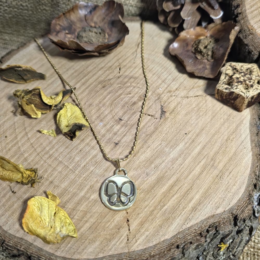 Golden Metamorphosis -Χειροποίητο ορειχάλκινο κολιε με πεταλούδα και πατίνα - Image 4