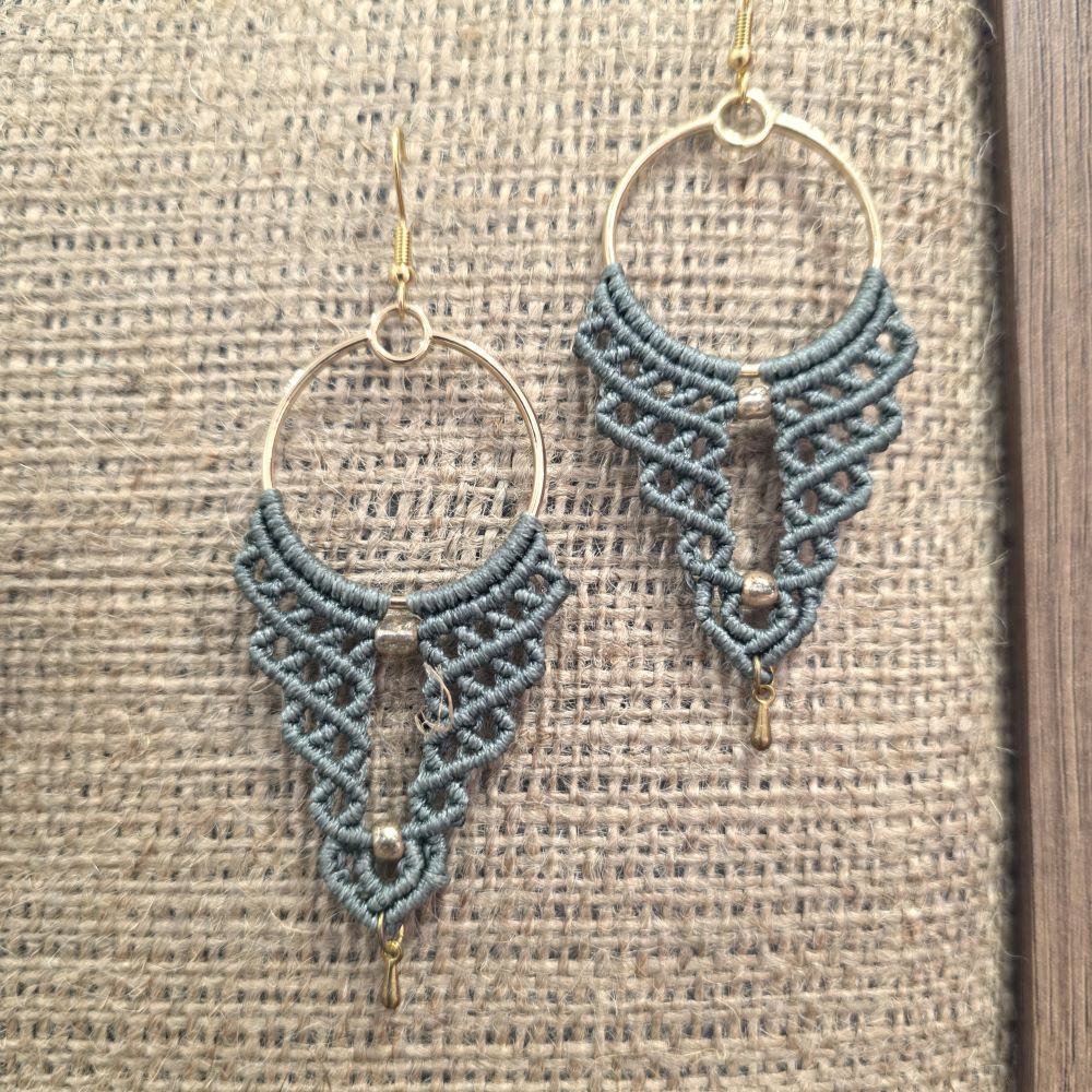 Golden Wings -Χειροποίητα μακραμε σκουλαρίκια σε λευκό γκρι και κόκκινο - Image 3