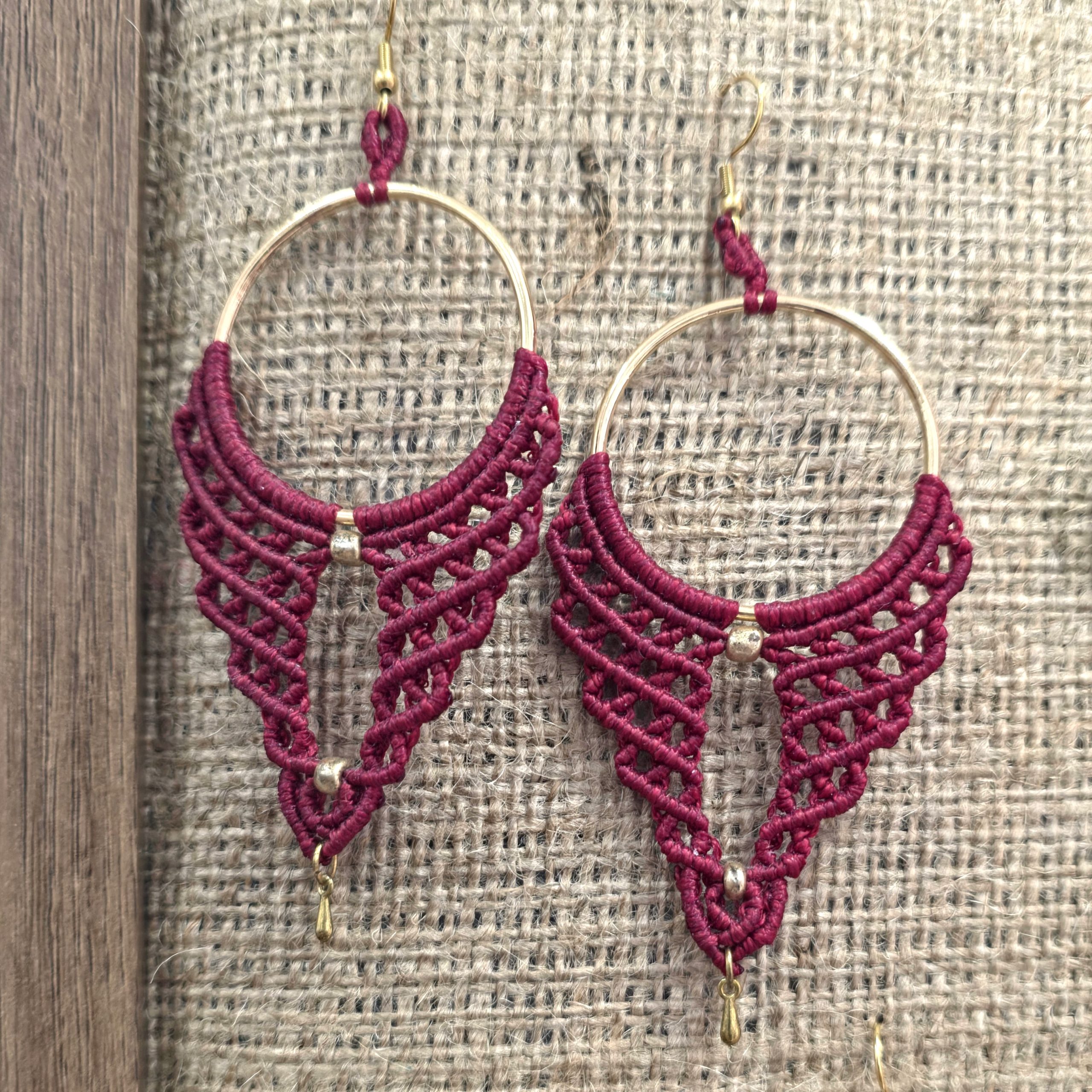 Golden Wings -Χειροποίητα μακραμε σκουλαρίκια σε λευκό γκρι και κόκκινο - Image 2