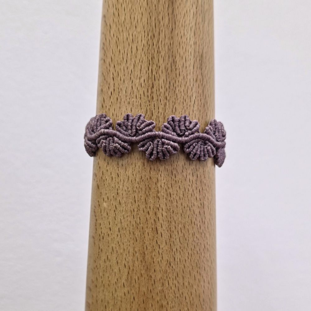 Purple Bloom Bracelet – Χειροποίητο μακραμε βραχιόλι με ανθισμένο μοτίβο - Image 2