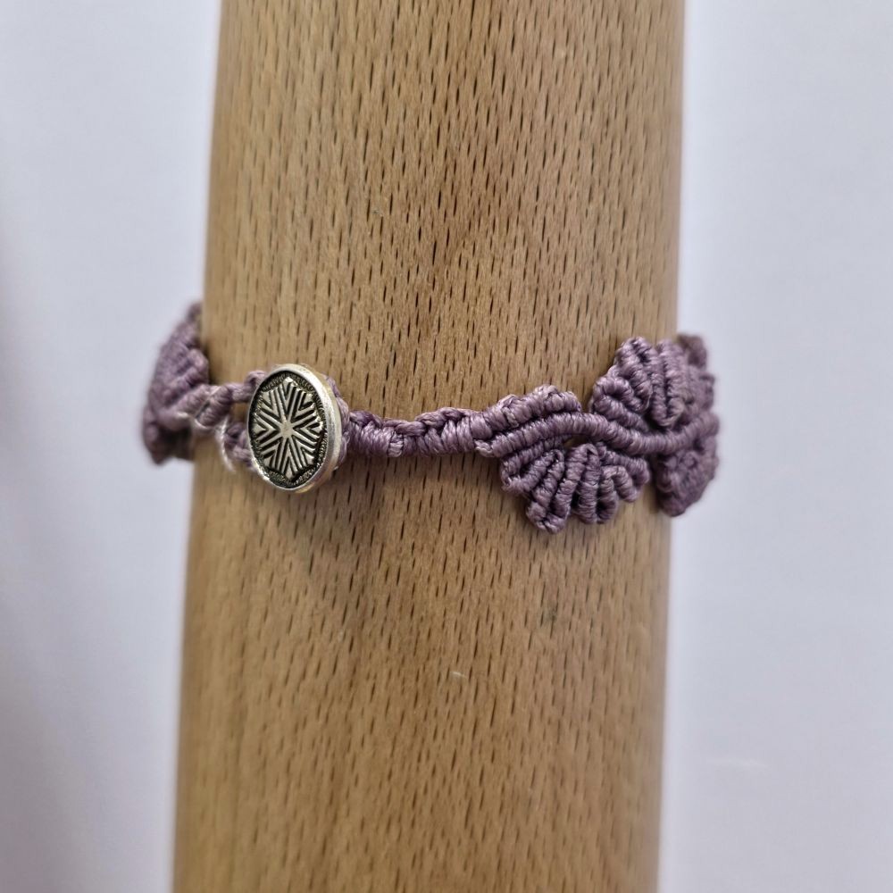 Purple Bloom Bracelet – Χειροποίητο μακραμε βραχιόλι με ανθισμένο μοτίβο - Image 4