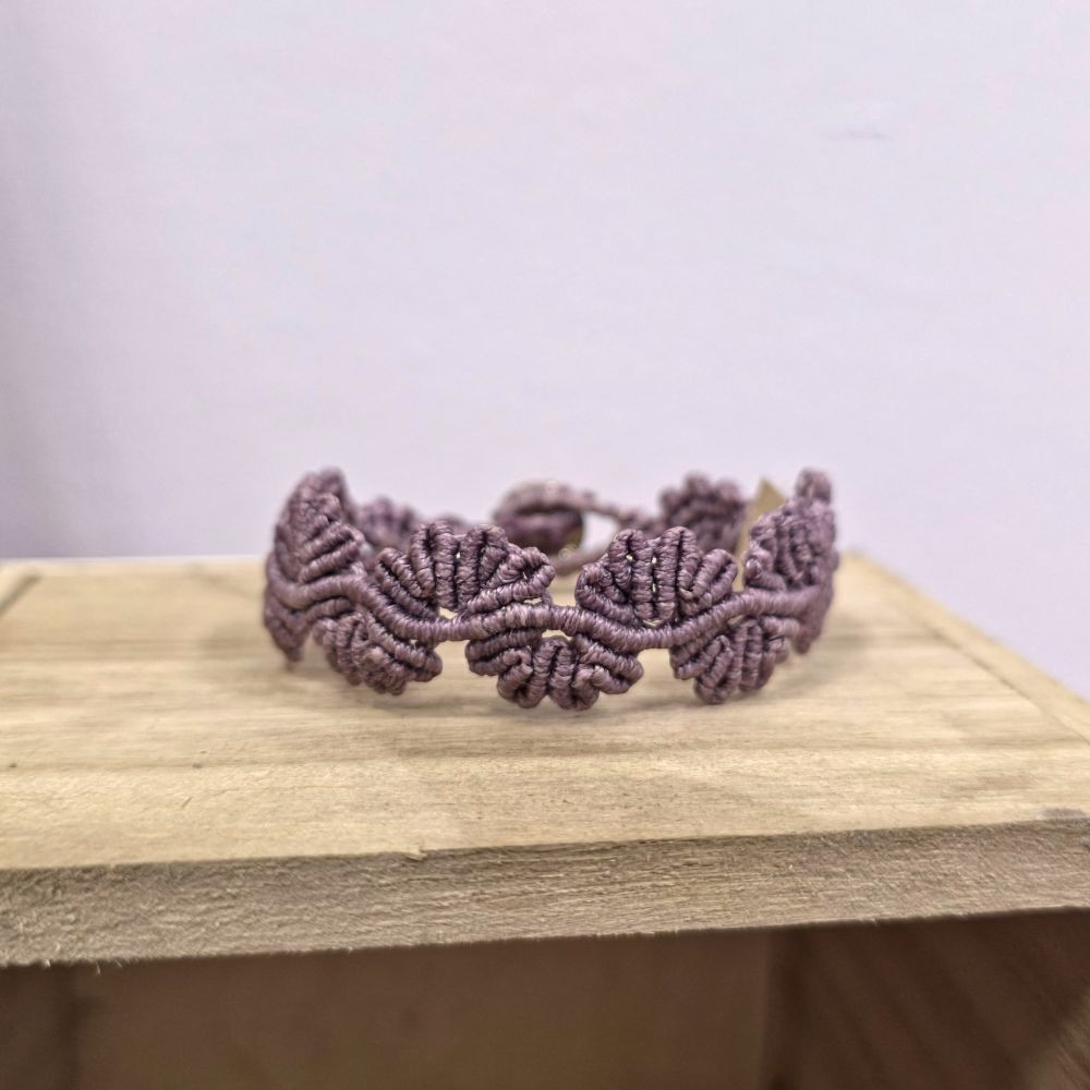 Purple Bloom Bracelet – Χειροποίητο μακραμε βραχιόλι με ανθισμένο μοτίβο - Image 3