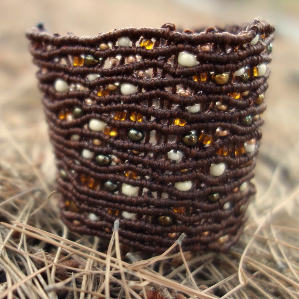 Honeyed Earth- Χειροποίητο μακραμε βραχιόλι σε αφηρημένη σύνθεση - Image 2