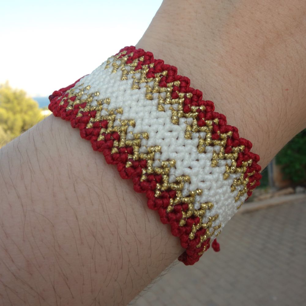 Golden Wave- Χειροποίητο μακραμε βραχιόλι σε κόκκινο λευκό και χρυσό - Image 2