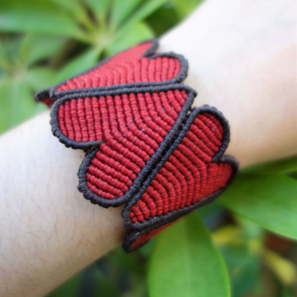 Red Whisper - Χειροποίητο μακραμε βραχιόλι καρδιές - Image 2