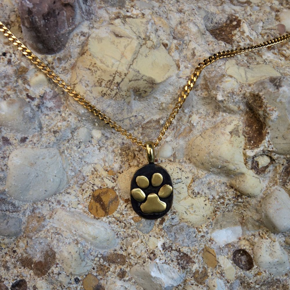 Golden Paw – Χειροποίητο κολιε από ορείχαλκο με πατουσάκι και πατίνα - Image 3