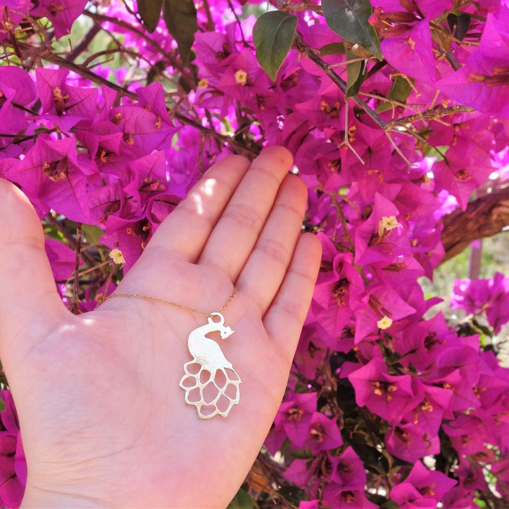 Χειροποίητο κολιέ με ορειχάλκινο στοιχείο παγωνιού και χρυσή ατσαλινη αλυσίδα