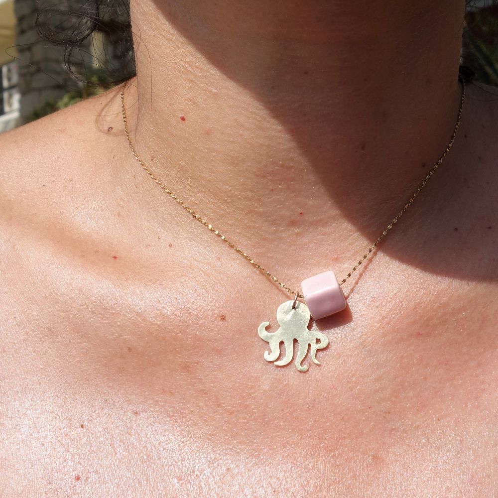 Sea Whisper Octopus – Χειροποίητο ορειχάλκινο κολιε με χταπόδι και κεραμικό κύβο - Image 3