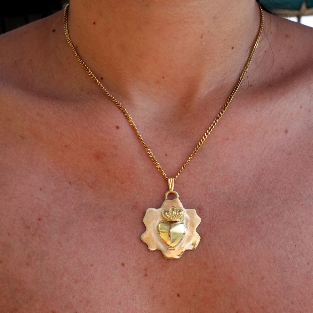 Sacred Crowned Heart – Χειροποίητο κολιέ με ορειχάλκινη καρδιά και στέμμα - Image 2