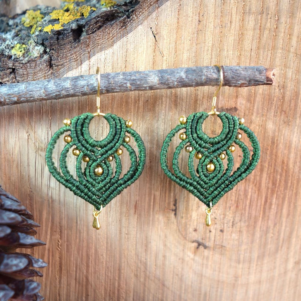 Forest Drop - Χειροποίητα μακραμε σκουλαρίκια σε πράσινο και μαύρο - Image 6