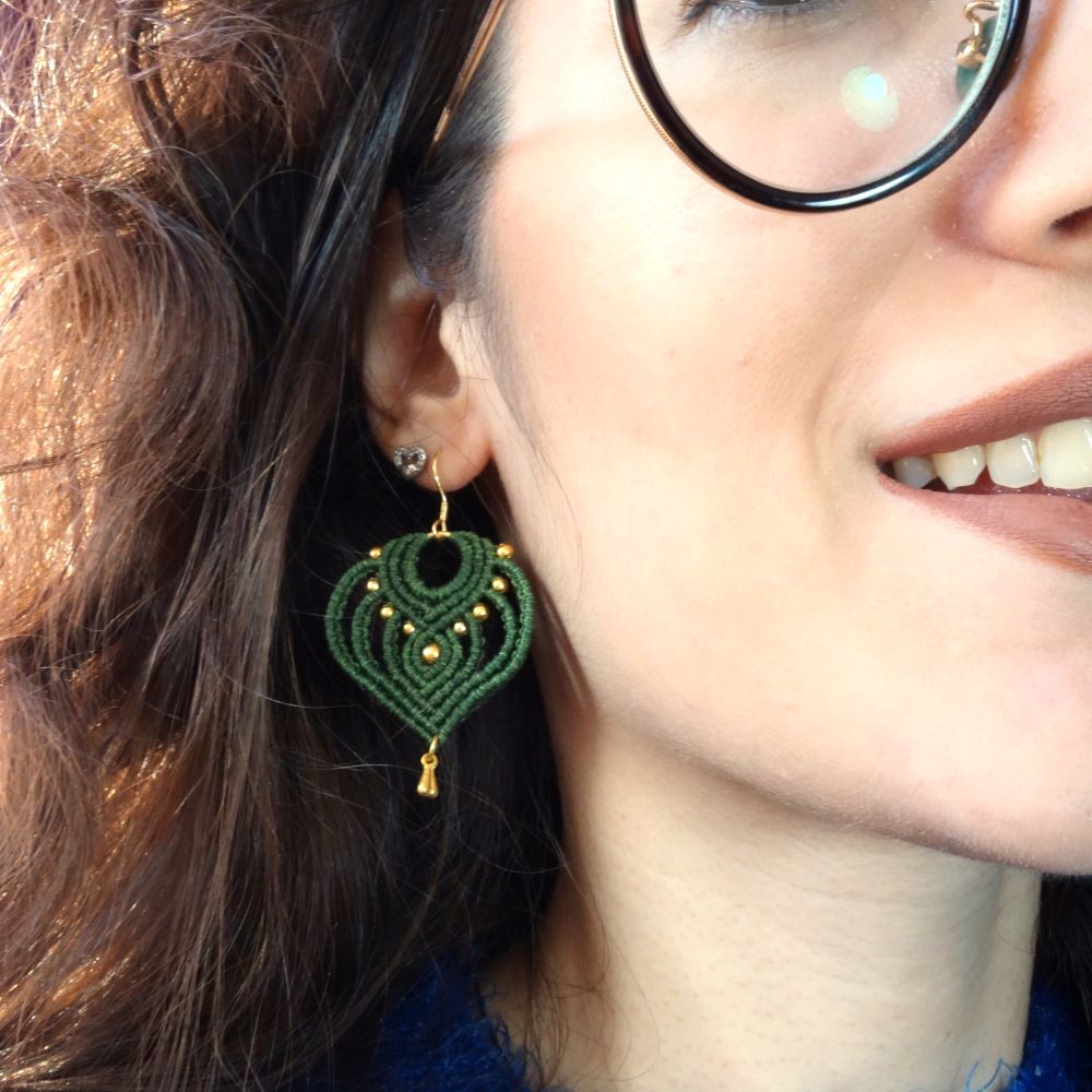 Forest Drop - Χειροποίητα μακραμε σκουλαρίκια σε πράσινο και μαύρο - Image 3