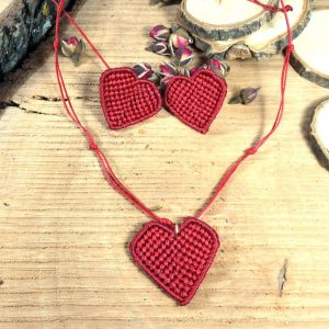 Heartspell – Σετ μακραμε καρδιές (κολιέ & σκουλαρίκια)