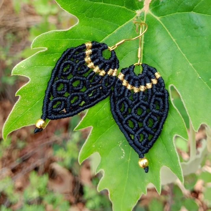 Arcane Lines - μακραμε σκουλαρίκια σε μαύρο και κυπαρισσί - Image 5