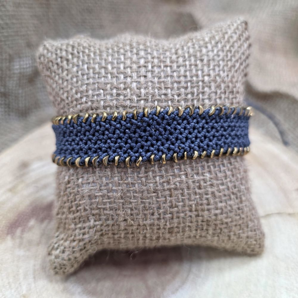 Bold Weave -Χειροποίητο μακραμε βραχιόλι με αιματίτη - Image 3