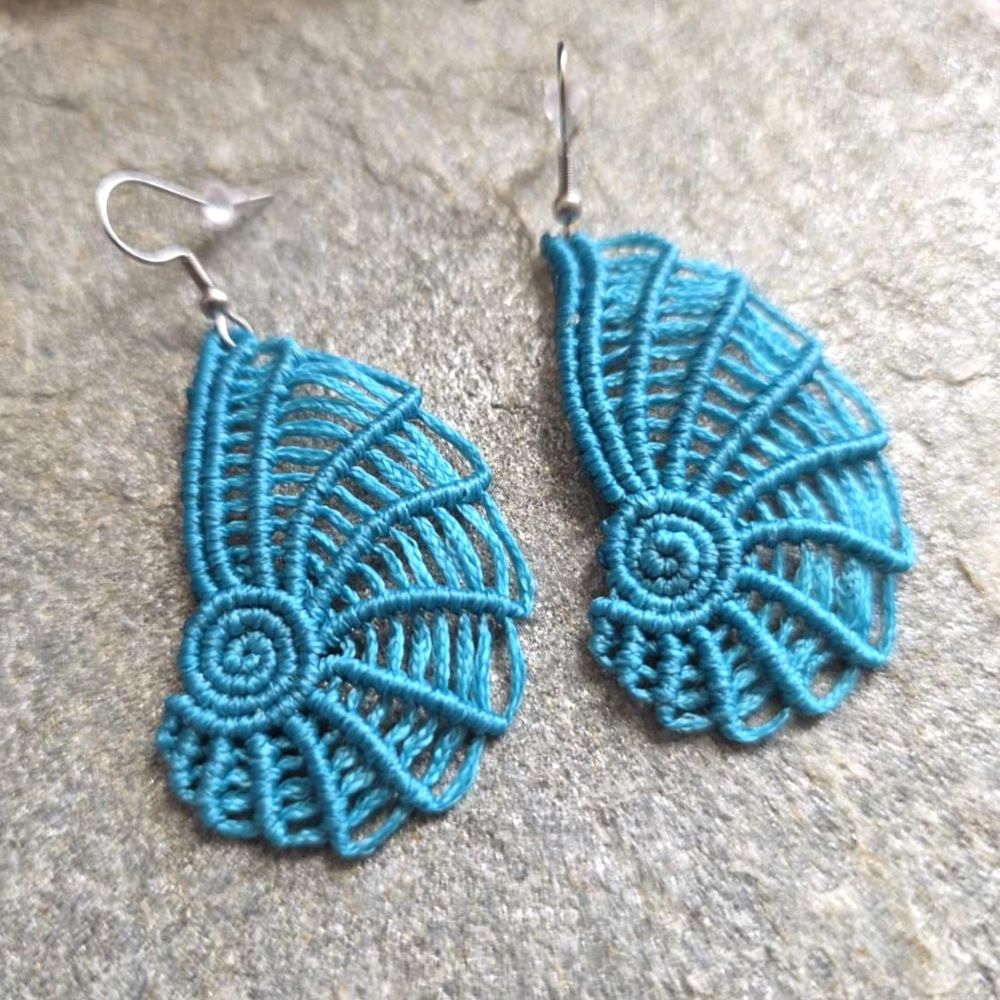 Ocean Shell Vibes - Χειροποίητα μακραμέ σκουλαρίκια κοχύλια σε τιρκουάζ, λευκό & πολύχρωμο - Image 5