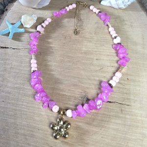 Χειροποίητο κολιέ Summer Blossom με φούξια ημιπολύτιμες πέτρες και ατσάλινο λουλούδι