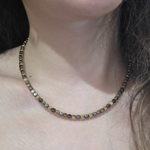 Χειροποίητο κολιέ με χρυσούς και ασημί αιματίτες, ατσάλινο κούμπωμα και αλυσίδα επέκτασης.