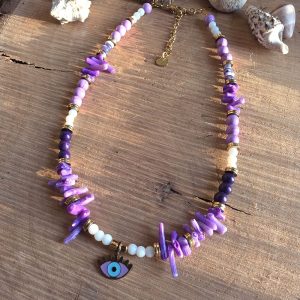 Purple Eye χειροποίητο κολιέ με μωβ κοχύλια, ημιπολύτιμες χάντρες, αιματίτες και ατσάλινο μάτι
