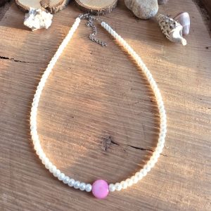 Rosé Pearl χειροποίητο κολιέ με λευκές πέρλες και ροζ φίλντισι