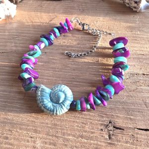 Mermaid Shell χειροποίητο βραχιόλι με μωβ τιρκουάζ και γαλάζια κοχύλια