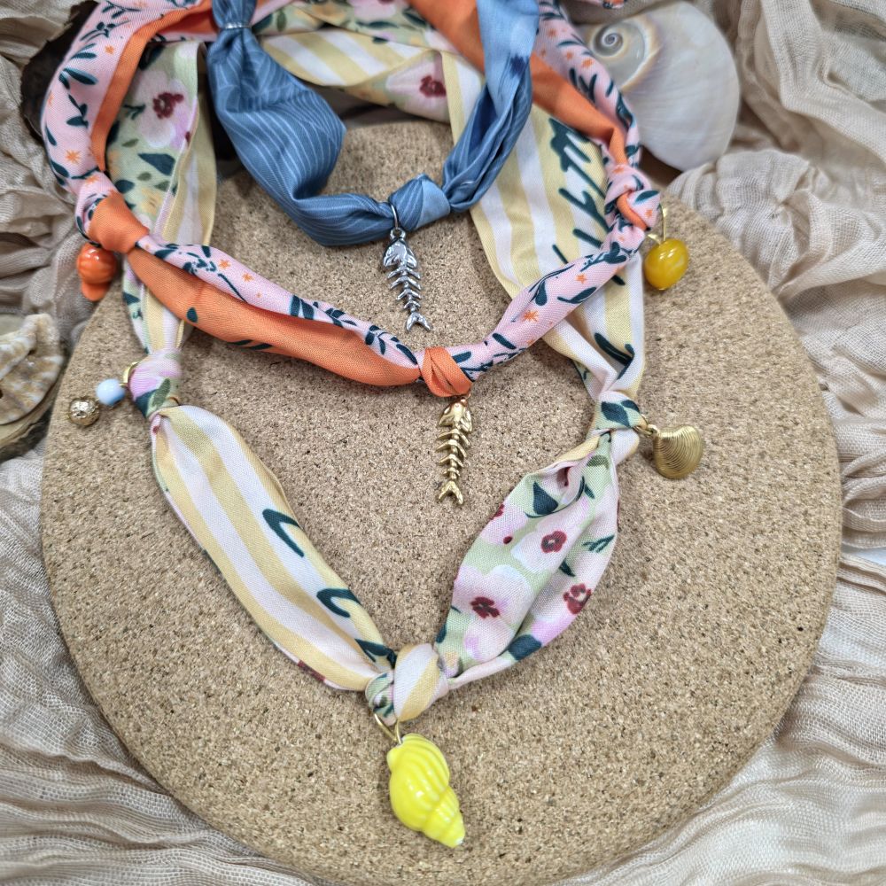 Scarf Stories χειροποίητα κολιέ μαντήλια και μπαντάνες με ατσάλινα στοιχεία και χάντρες